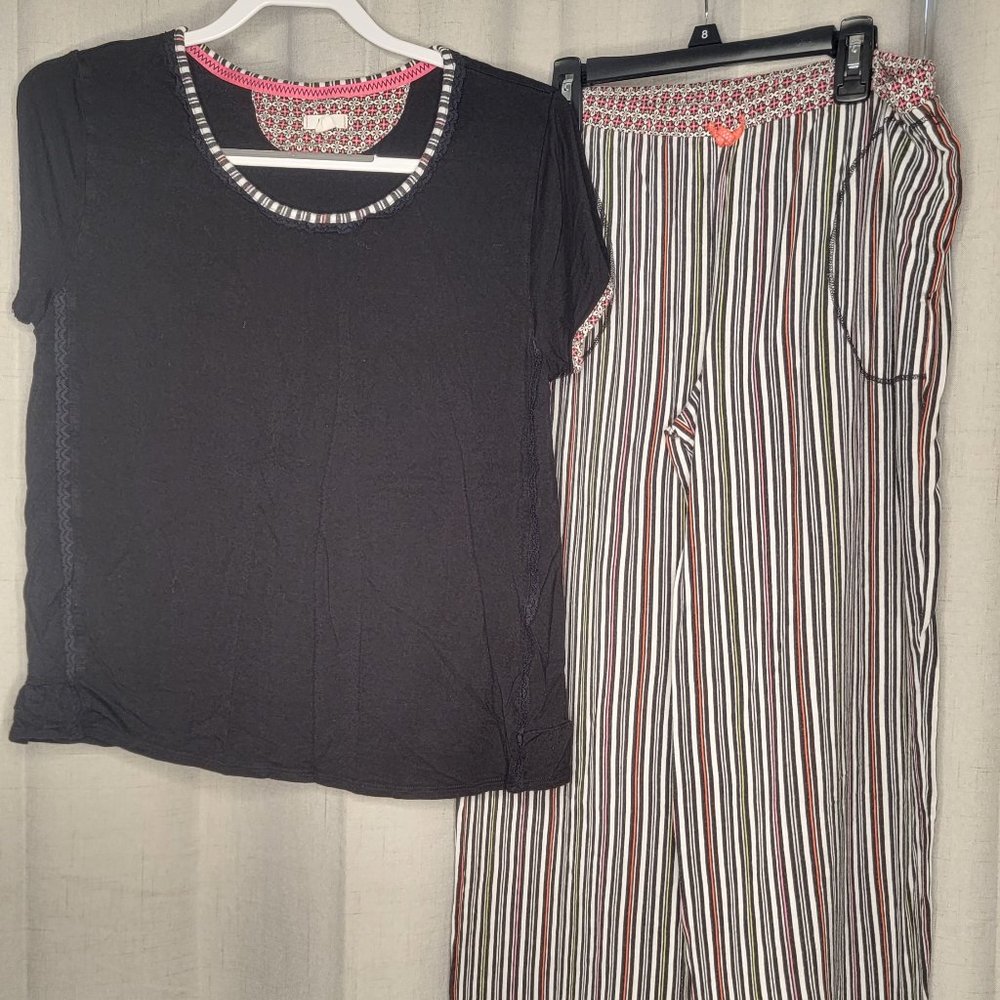 Womens Pajama set Size Medium